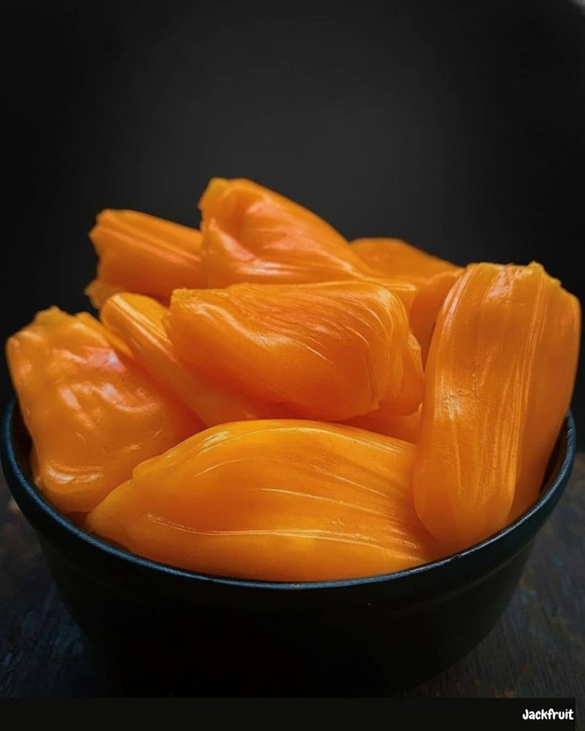Close-up of sliced jackfruit showing yellow bulbs